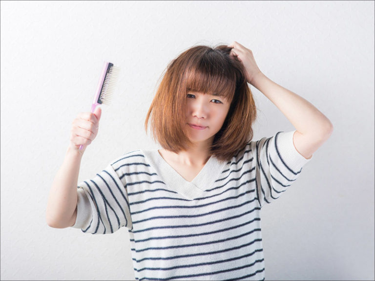 女性がつむじはげを治す方法｜つむじの薄毛の原因と改善対策